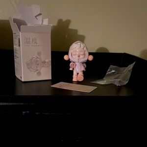 Skull Panda The Raining DayThe Warmth Collectible Figurine - Light purple